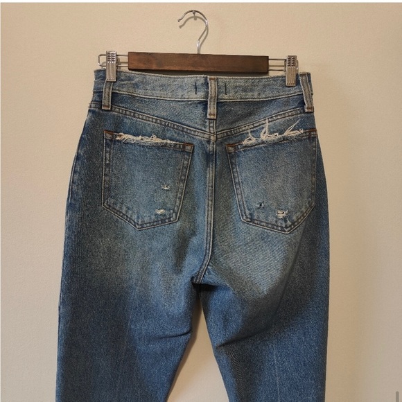 Abercrombie & Fitch High Rise Mom Jeans Distressed With Raw Hem - Picture 8 of 8